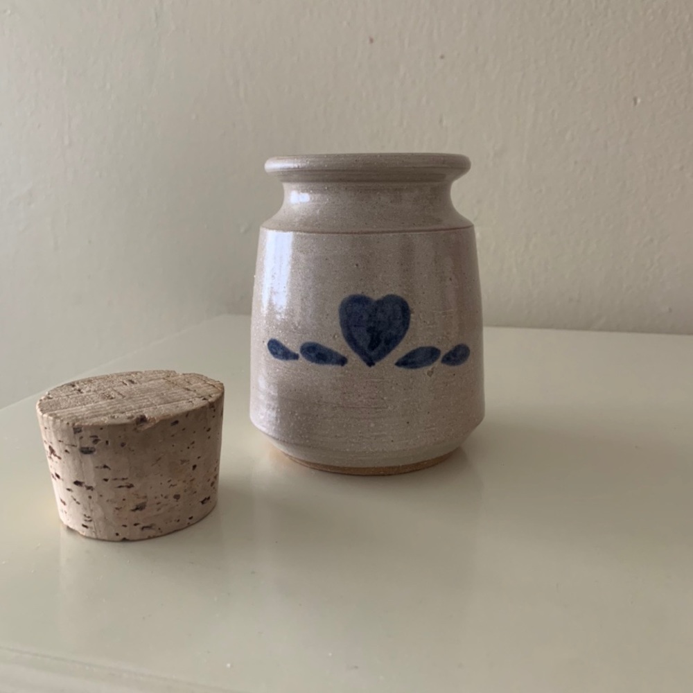 LOVELY VASE WITH CORK LID